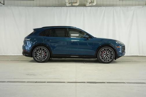 2025 Porsche Cayenne GTS
