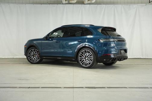 2025 Porsche Cayenne GTS