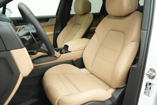 Carrara White Metallic 2026 Porsche Cayenne Base