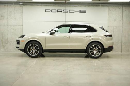 Cashmere Beige Metallic 2026 Porsche Cayenne Base