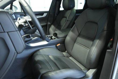 Silver Metallic 2026 Porsche Cayenne Base