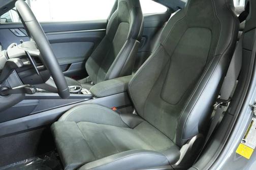 2025 Porsche 911 Carrera 4 GTS