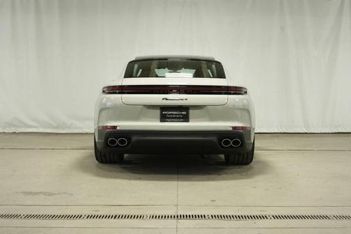 2026 Porsche Panamera 4
