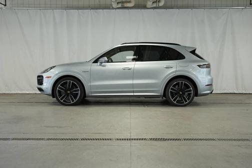 2023 Porsche Cayenne E-Hybrid Turbo S
