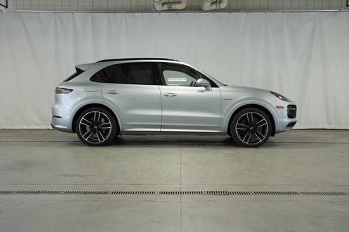 2023 Porsche Cayenne E-Hybrid Turbo S