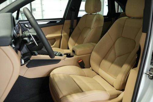 Carrara White 2025 Porsche Macan