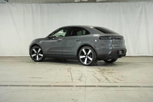 2025 Porsche Macan 4S