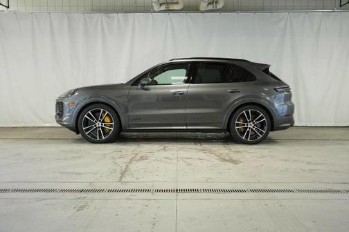 2025 Porsche Cayenne GTS