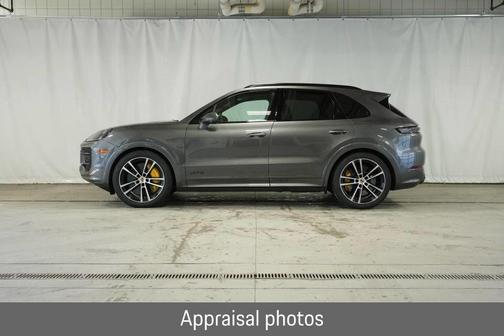 2025 Porsche Cayenne GTS