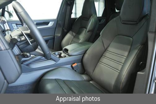 2025 Porsche Cayenne GTS