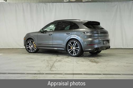 2025 Porsche Cayenne GTS