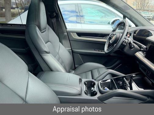 2025 Porsche Cayenne GTS