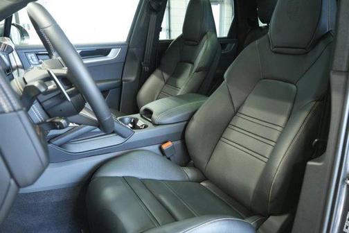 2025 Porsche Cayenne GTS