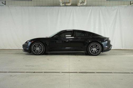 2022 Porsche Taycan Base