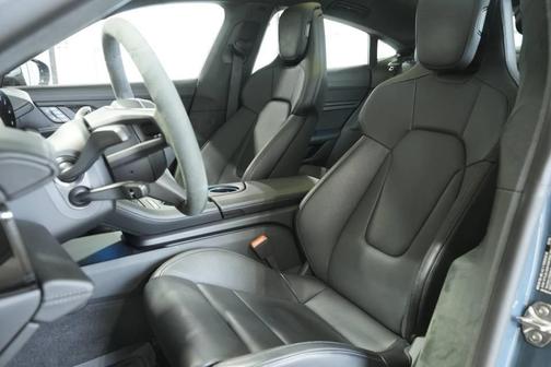 2025 Porsche Taycan Turbo