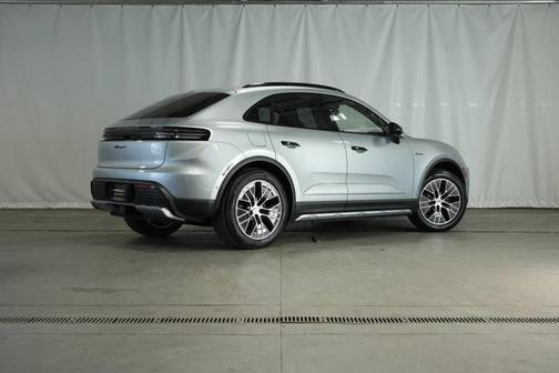 2025 Porsche Macan 4