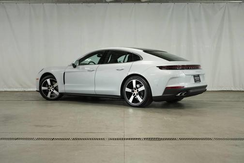2025 Porsche Panamera 4