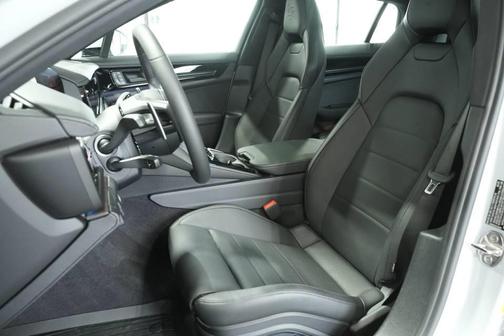 2025 Porsche Panamera 4