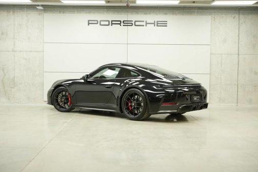 2025 Porsche 911 Carrera 4 GTS