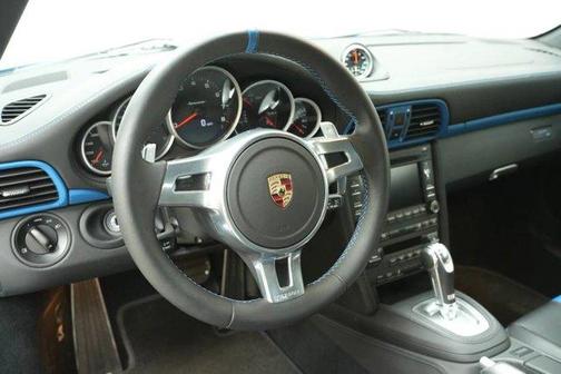 Pure 2011 Porsche 911