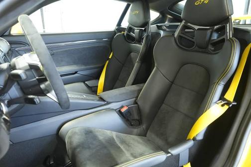 2016 Porsche Cayman GT4