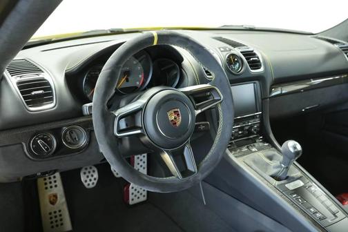 2016 Porsche Cayman GT4