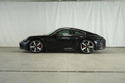 2025 Porsche 911 Carrera