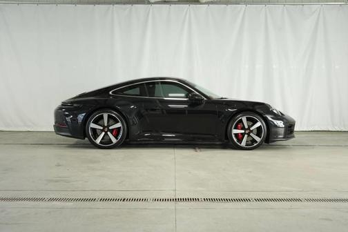 2025 Porsche 911 Carrera