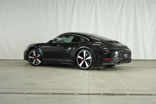2025 Porsche 911 Carrera