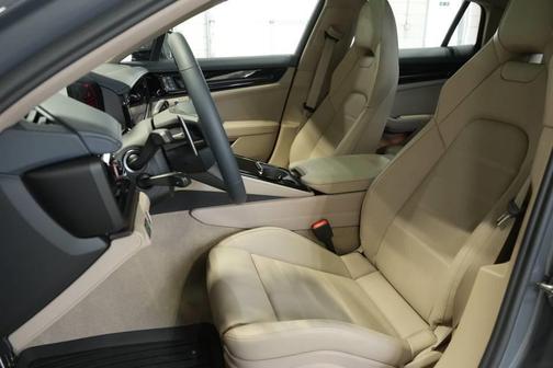 2025 Porsche Panamera 4