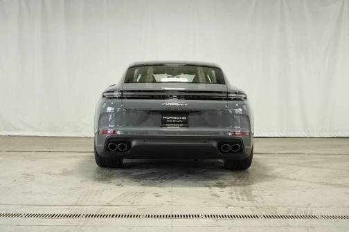 2025 Porsche Panamera 4