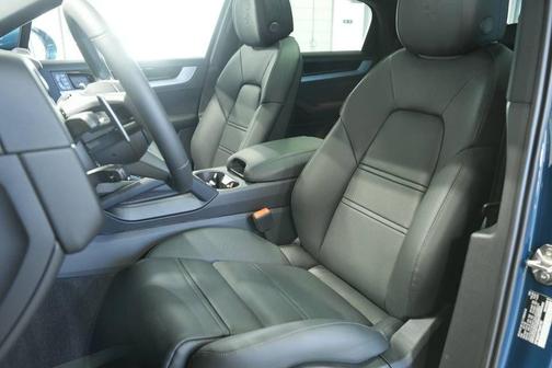 Montego Blue Metallic 2026 Porsche Cayenne AWD