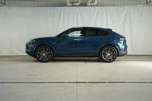 Montego Blue Metallic 2026 Porsche Cayenne AWD