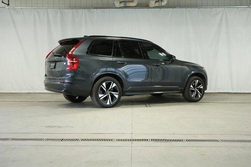 2022 Volvo XC90 Recharge Plug-In Hybrid T8 R-Design Extended Range 7P