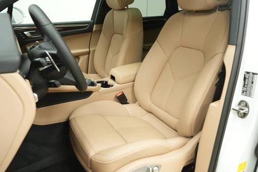White 2026 Porsche Macan Base