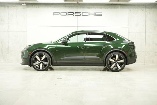 Oak Green Metallic 2026 Porsche Macan 4S