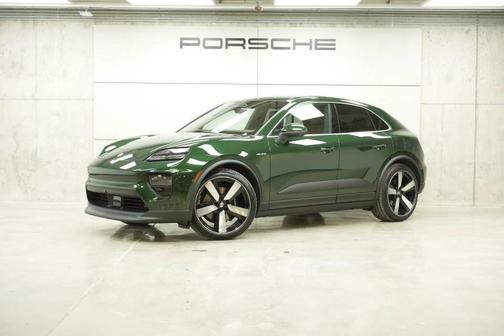 Oak Green Metallic 2026 Porsche Macan 4S