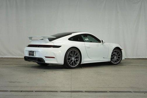 2025 Porsche 911 Carrera