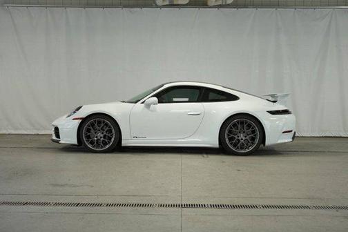 2025 Porsche 911 Carrera