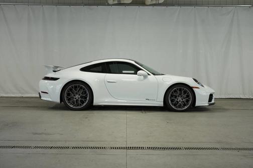 2025 Porsche 911 Carrera