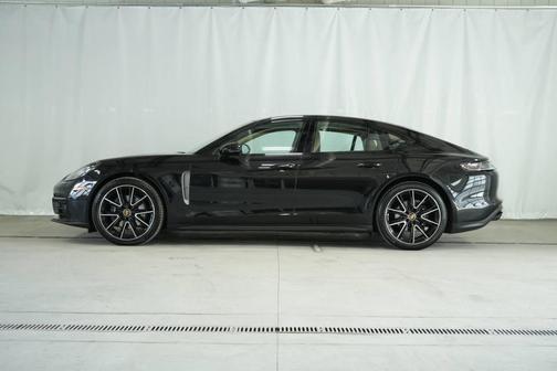 2023 Porsche Panamera 4 Platinum Edition