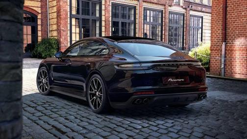 2023 Porsche Panamera 4 Platinum Edition