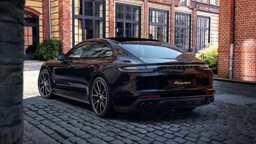 2023 Porsche Panamera 4 Platinum Edition