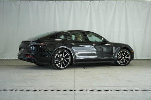 2023 Porsche Panamera 4 Platinum Edition