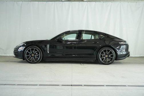 2023 Porsche Panamera 4 Platinum Edition