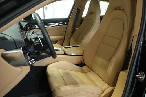 2023 Porsche Panamera 4 Platinum Edition