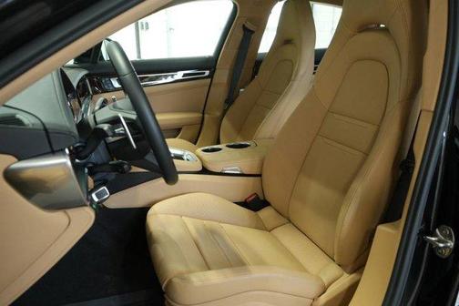 2023 Porsche Panamera 4 Platinum Edition