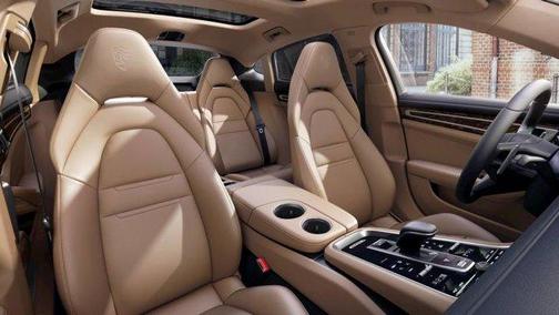 2023 Porsche Panamera 4 Platinum Edition