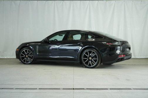 2023 Porsche Panamera 4 Platinum Edition