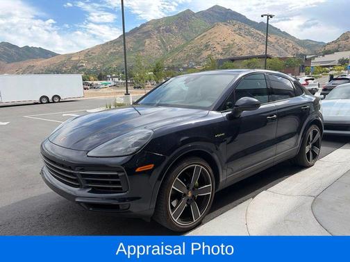 Blue 2022 Porsche Cayenne Platinum Edition